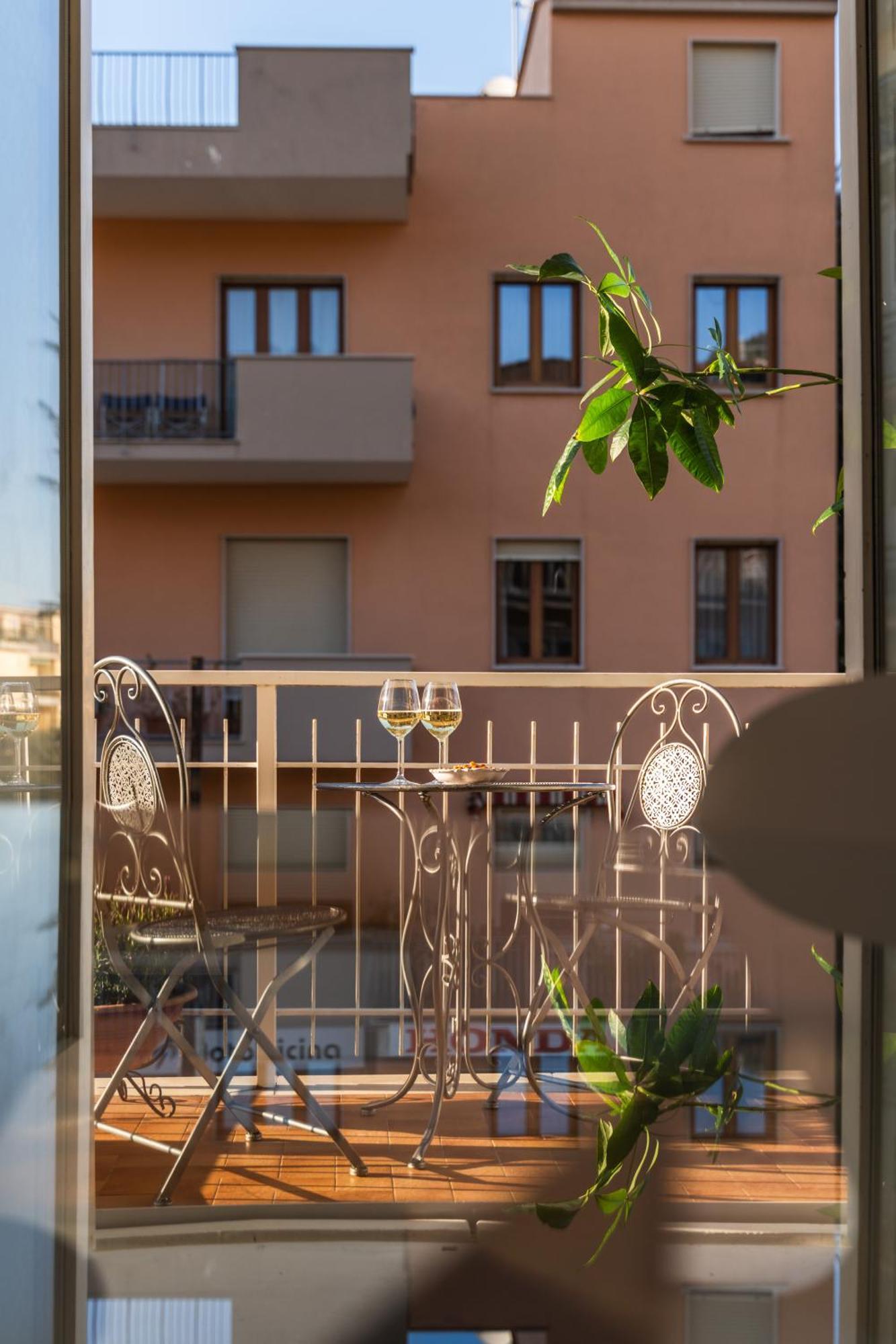 3 Bedroom 1 Bt Flat Balcony A/c Wi-fi Sorrente